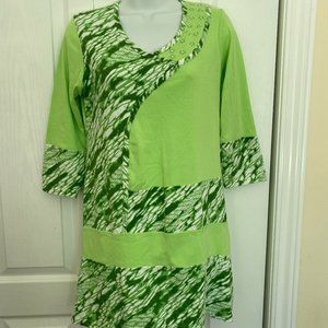 Fun patterned tunic-length t-shirt,